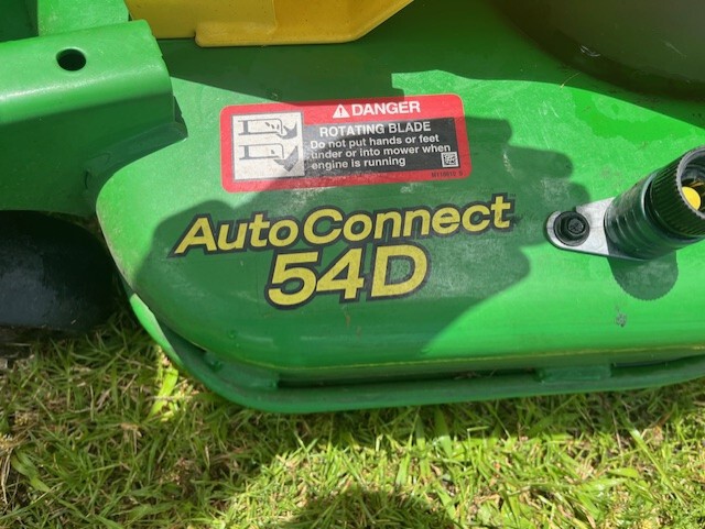 2022 John Deere 2025R Image 12