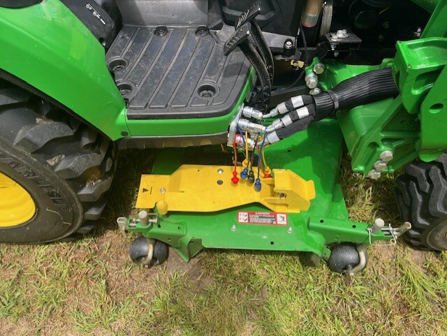 2022 John Deere 2025R Image 13