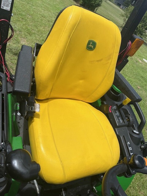 2022 John Deere 2025R Image 7