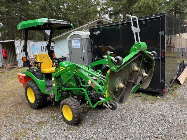 2022 John Deere 2025R Image 3