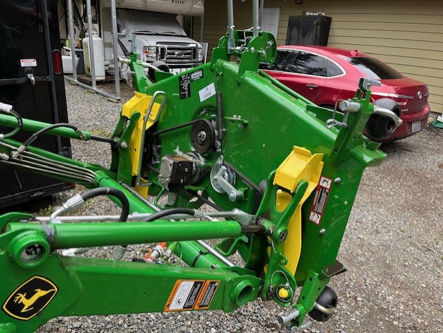 2022 John Deere 2025R Image 9