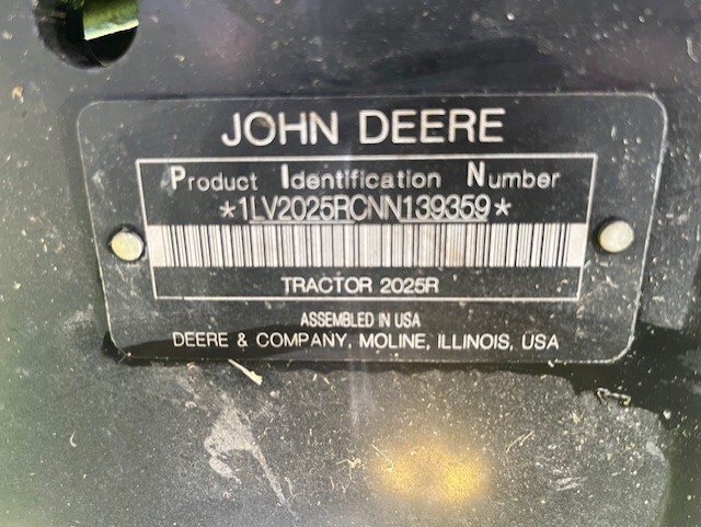 2022 John Deere 2025R Image 23