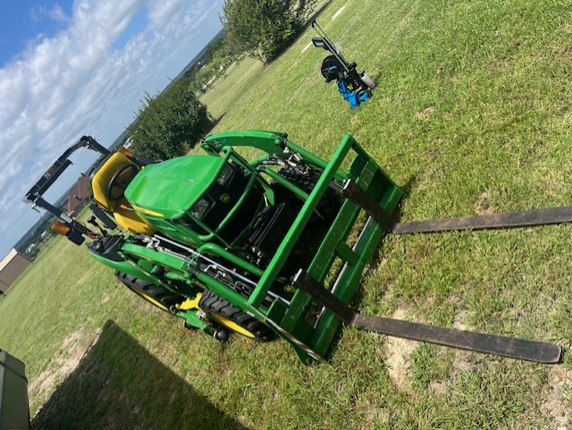 2022 John Deere 2025R Image 4