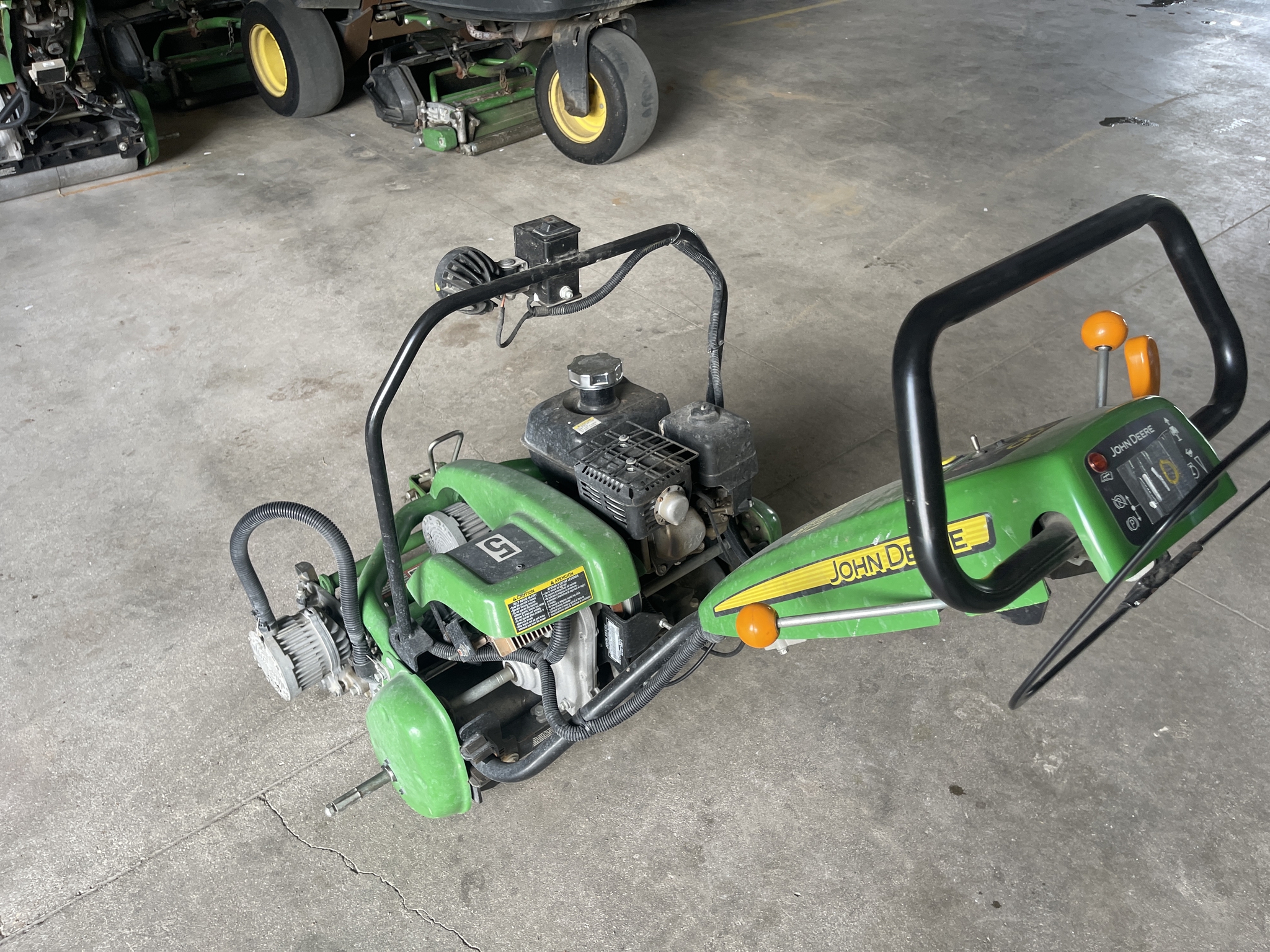 2021 John Deere 220E Image 9
