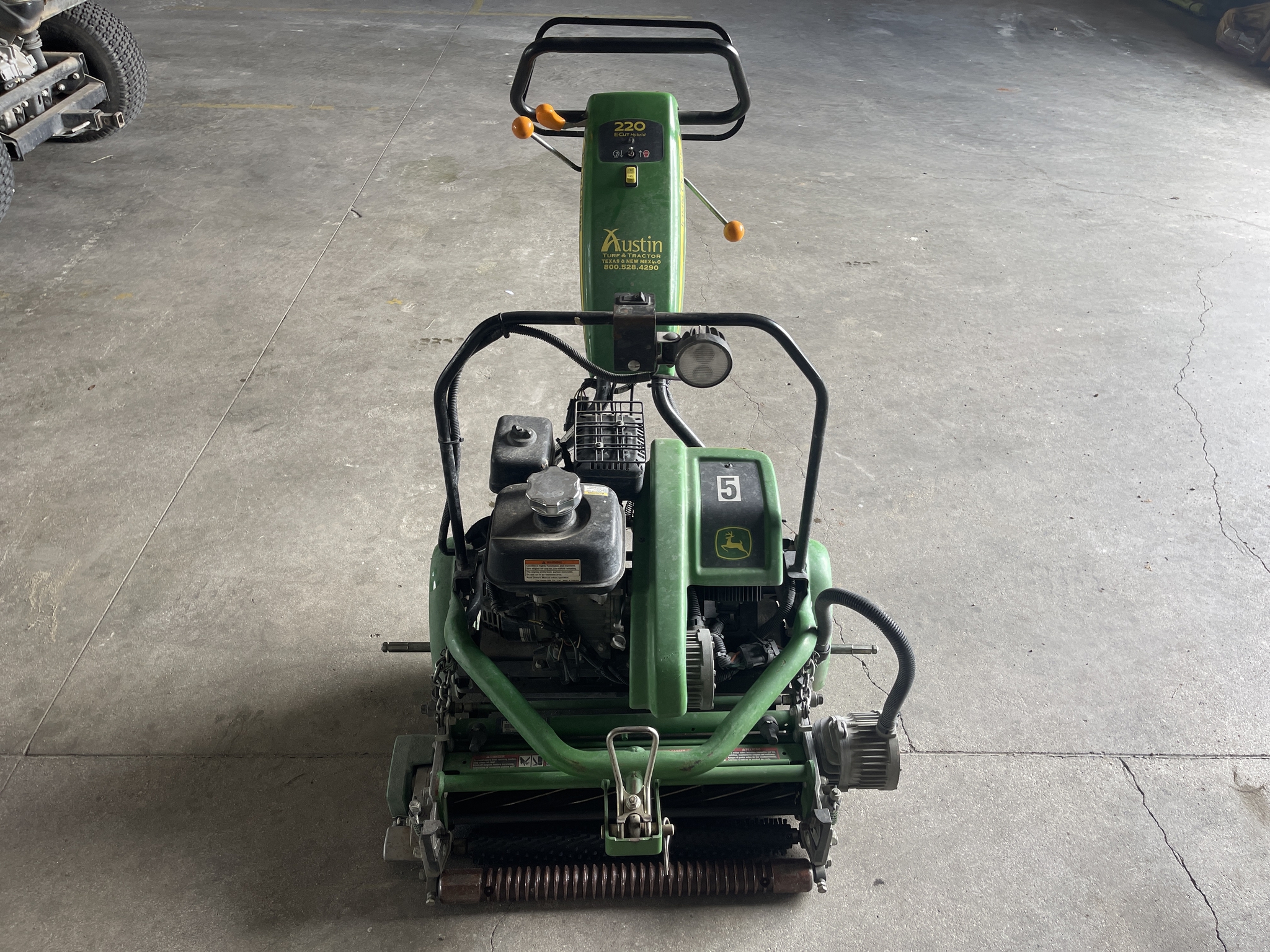 2021 John Deere 220E Image 4