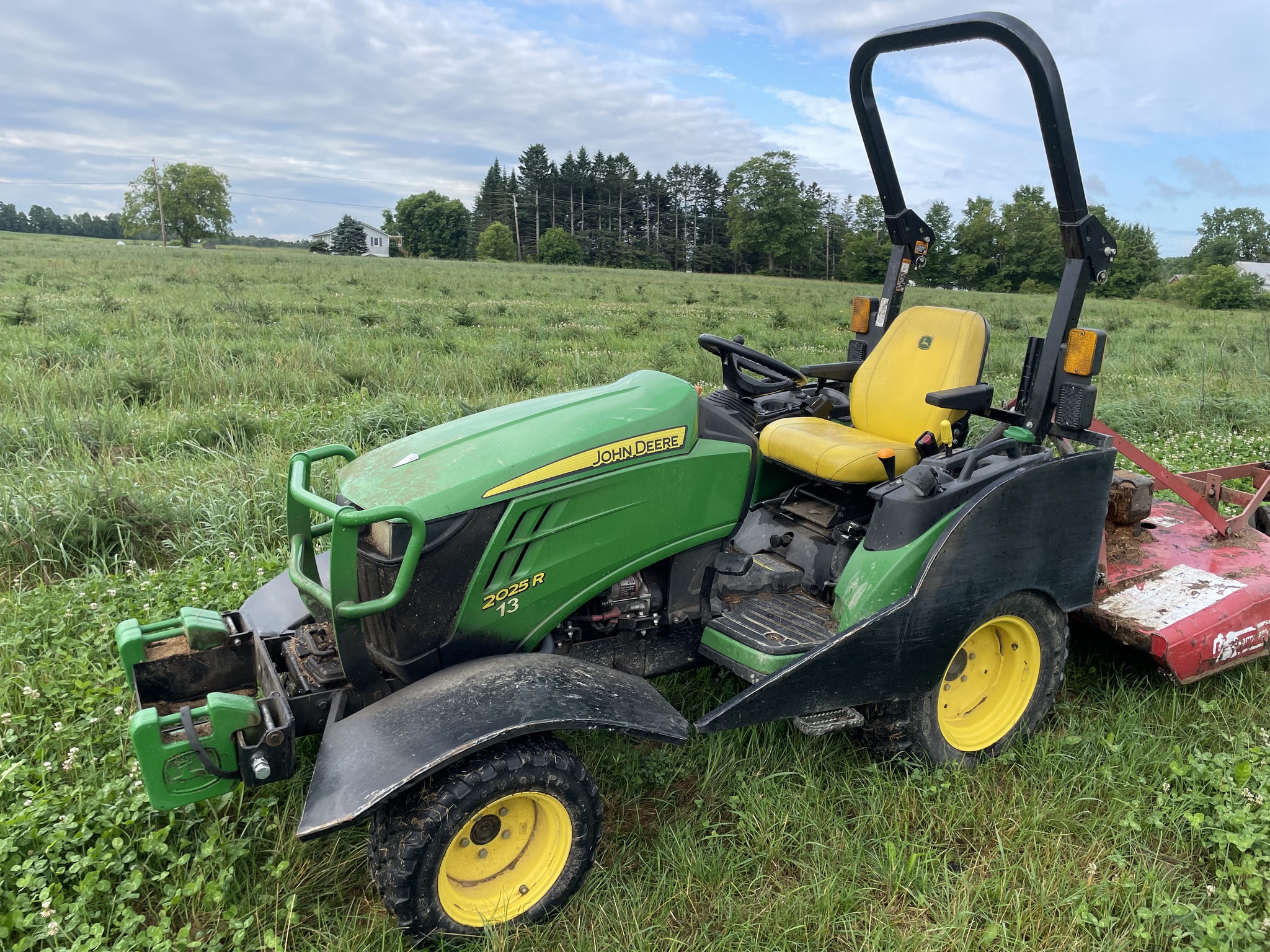 2021 John Deere 2025R Image 10