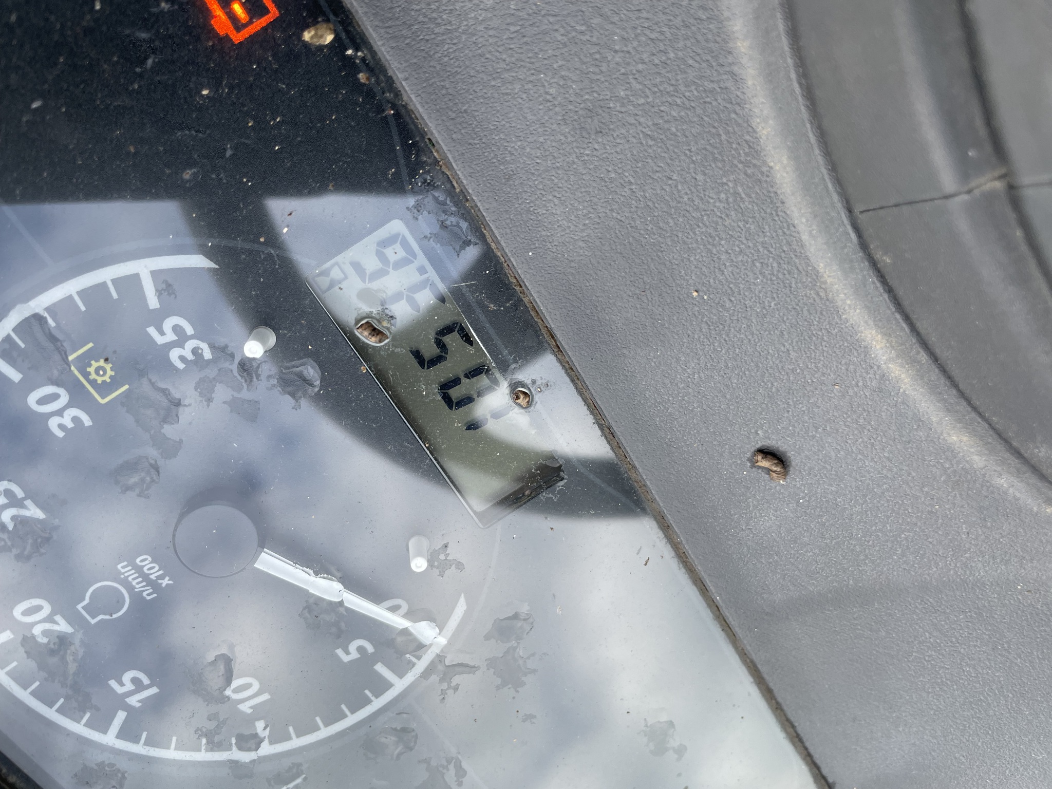 2021 John Deere 2025R Image 12