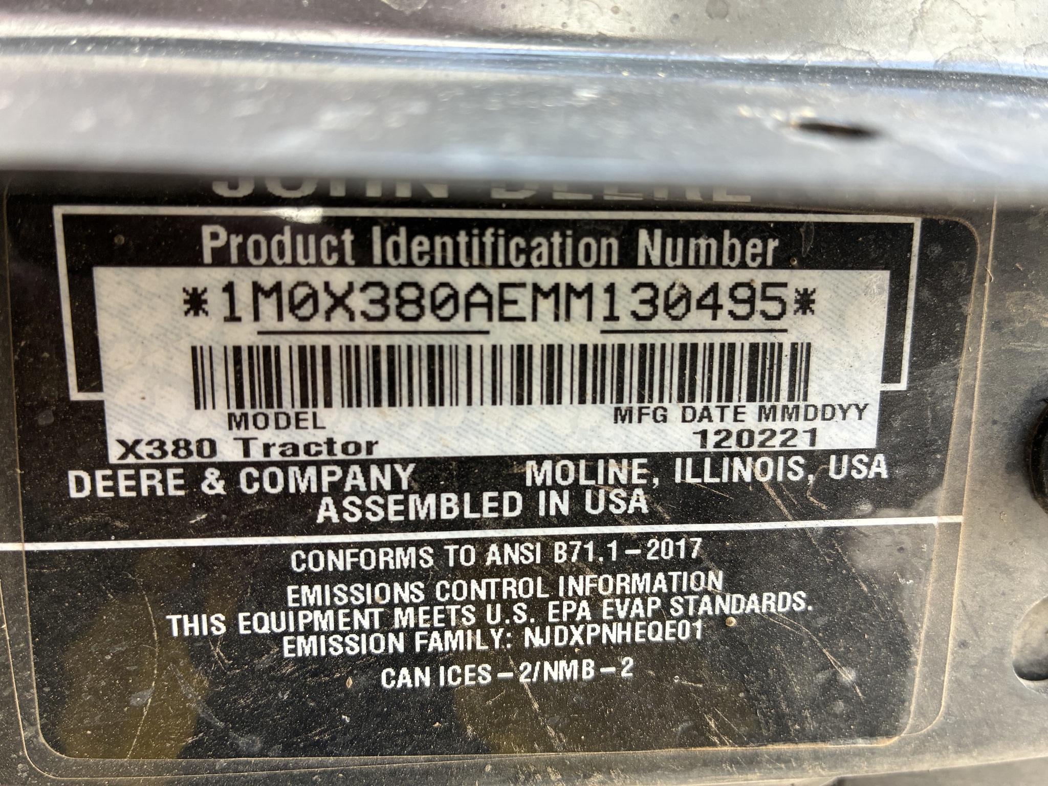 2022 John Deere X380 Image 7