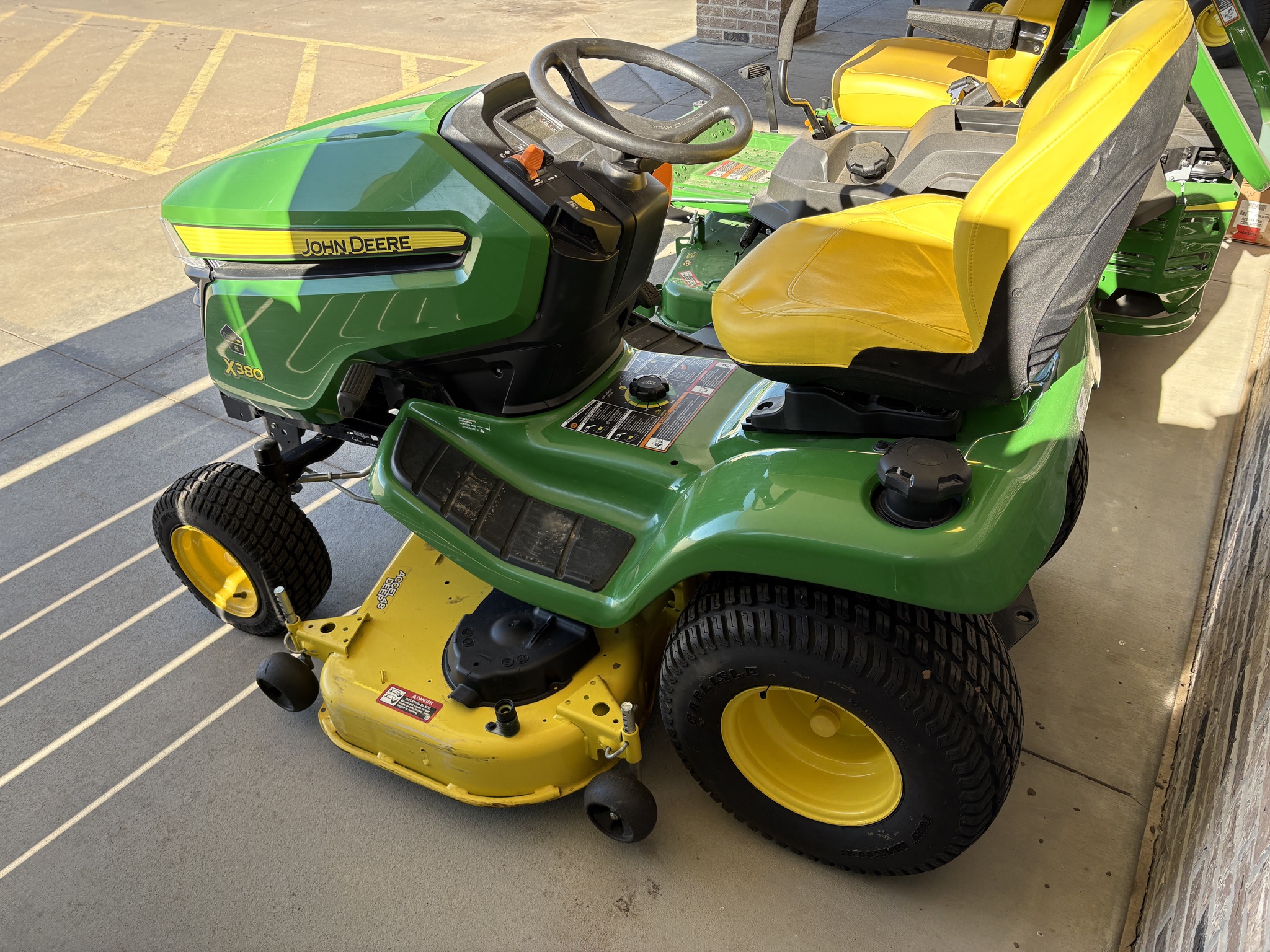 2022 John Deere X380 Image 3