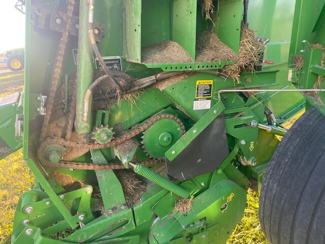 2019 John Deere 560M Image 4