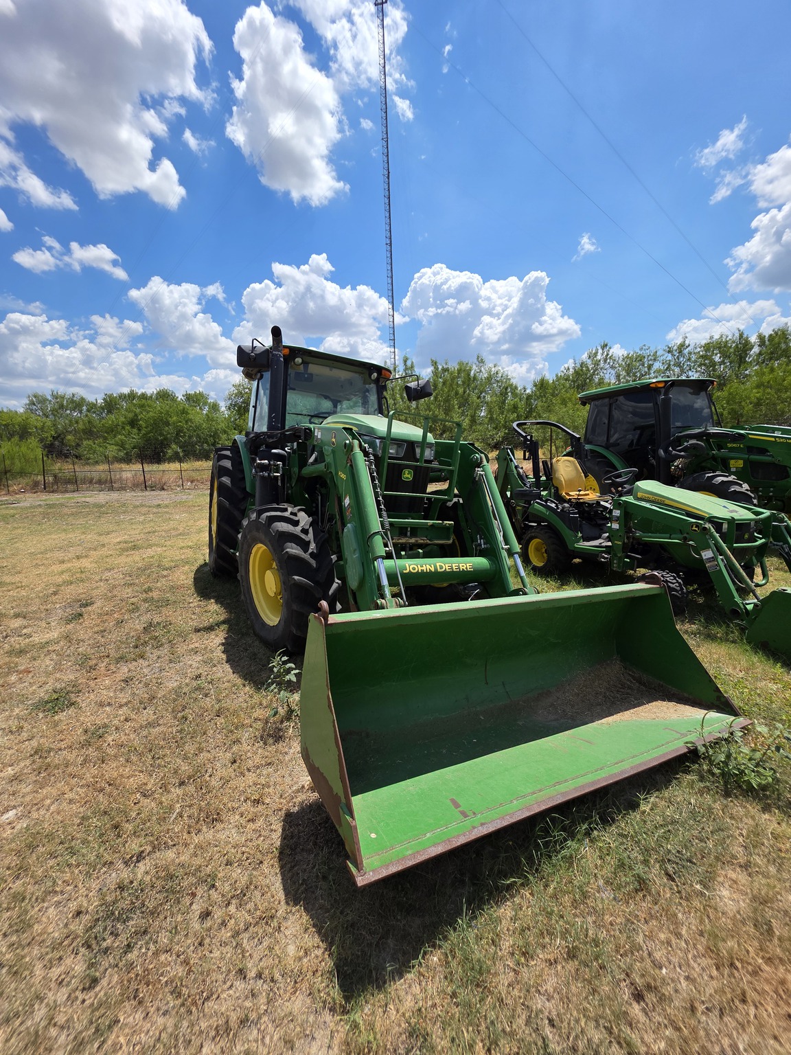 2016 John Deere 6135E Image 1