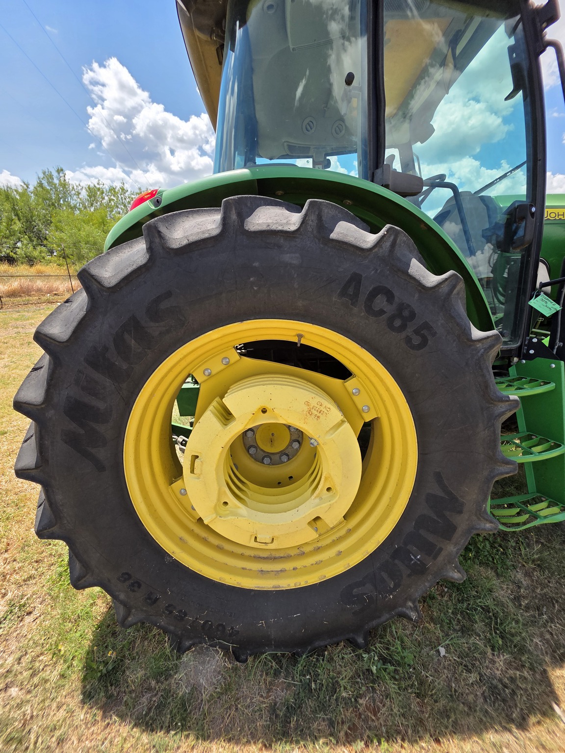 2016 John Deere 6135E Image 13