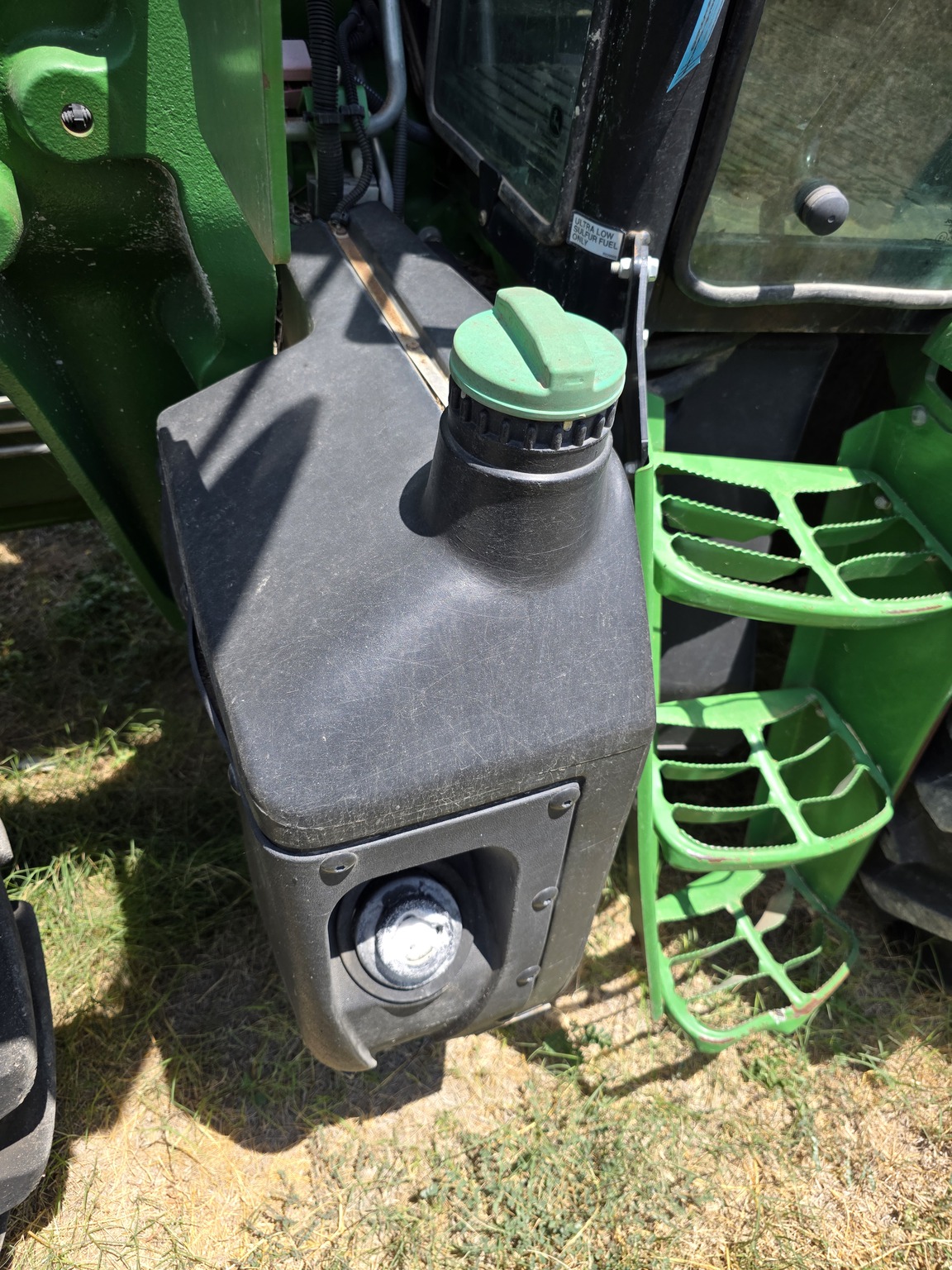 2016 John Deere 6135E Image 6