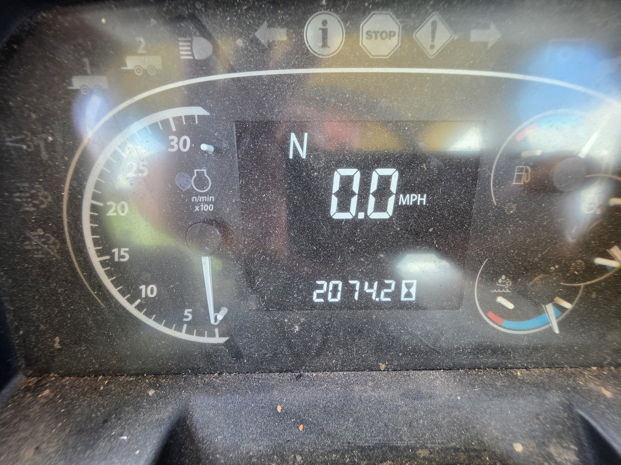 2016 John Deere 6135E Image 17