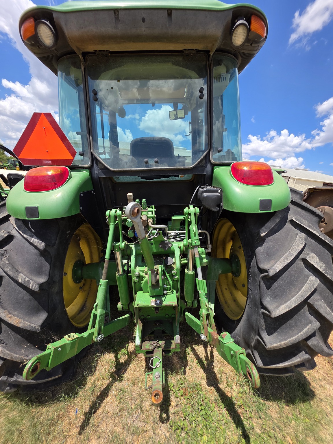 2016 John Deere 6135E Image 10
