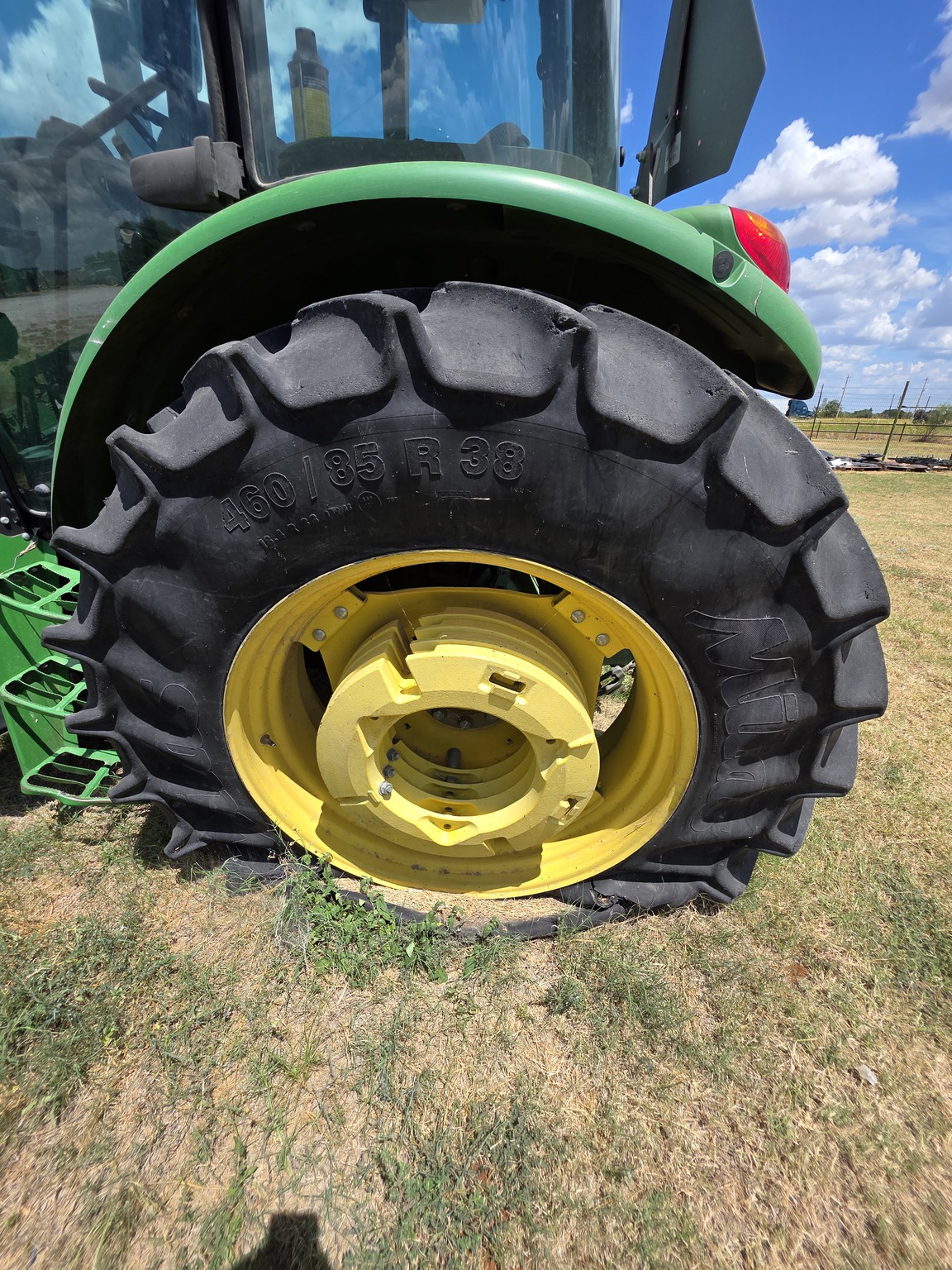 2016 John Deere 6135E Image 9
