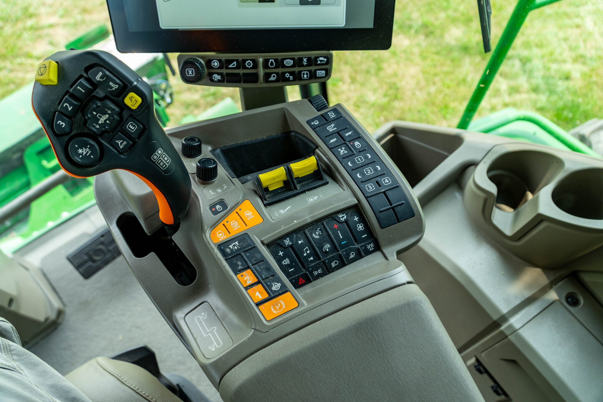 Used -- John Deere S7 700 Combines at Koenig Equipment in Anna, OH - PhotoXL39