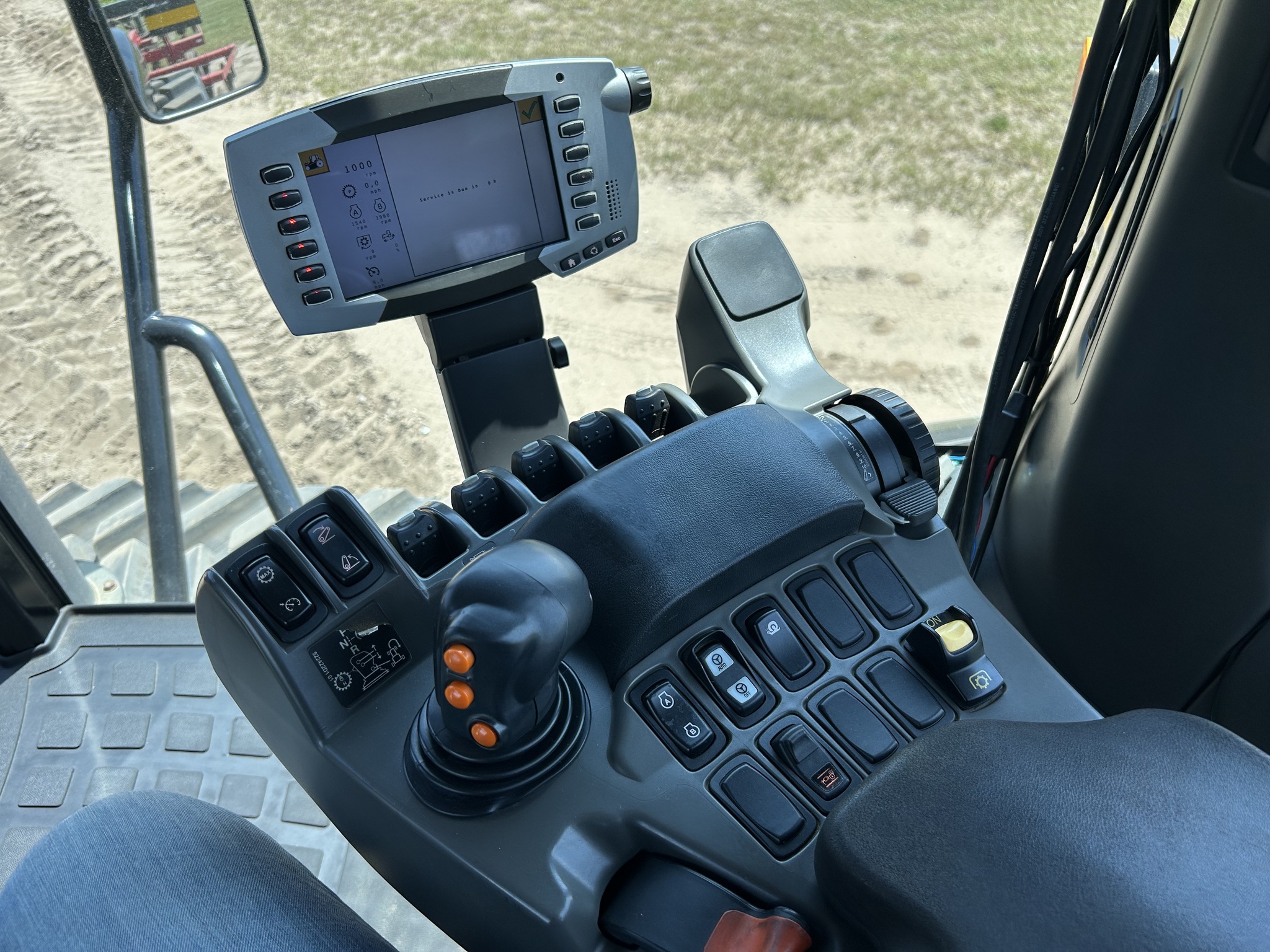 2009 Challenger MT765C Image 21