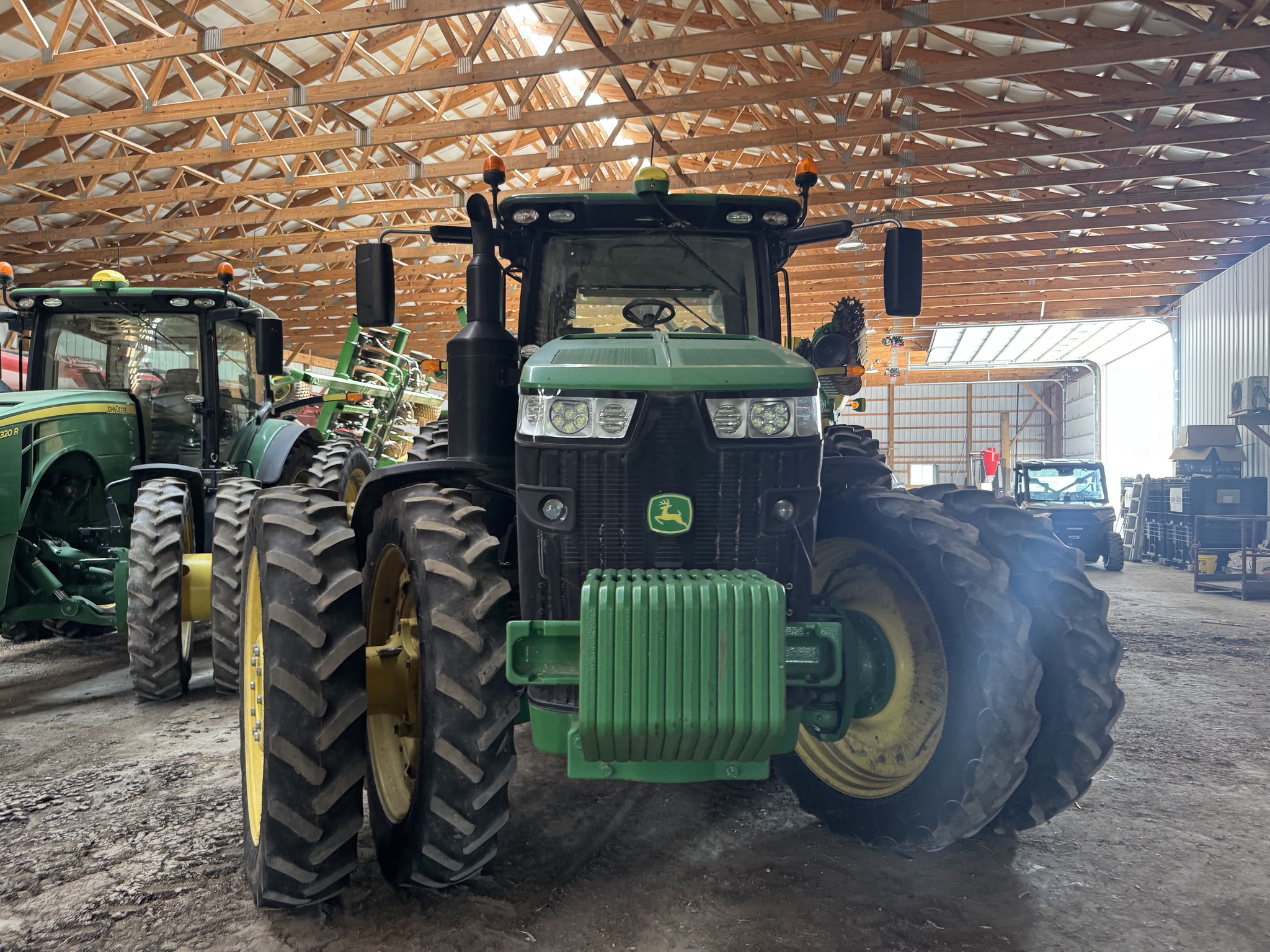 2018 John Deere 8320R Image 9