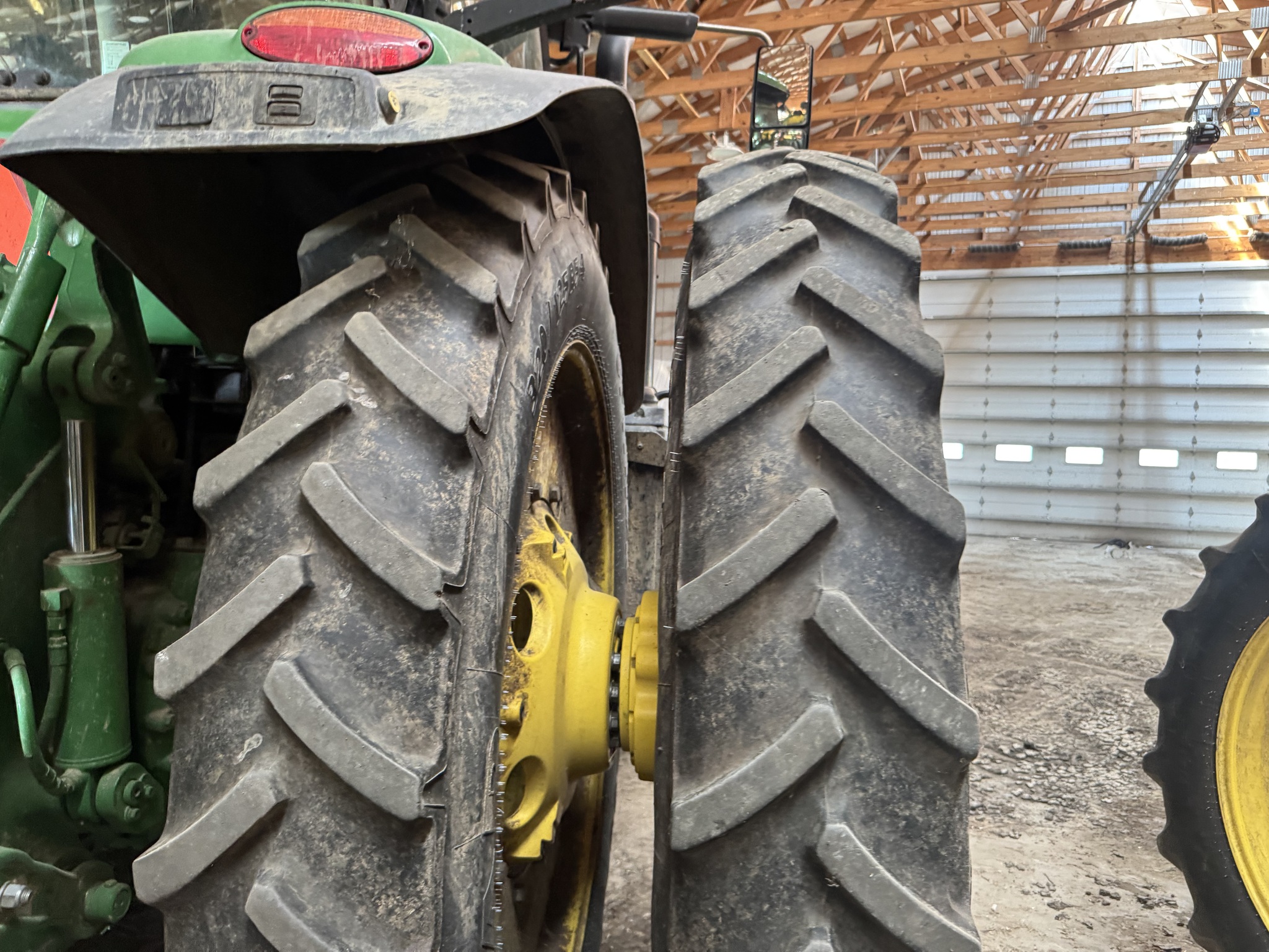 2018 John Deere 8320R Image 14
