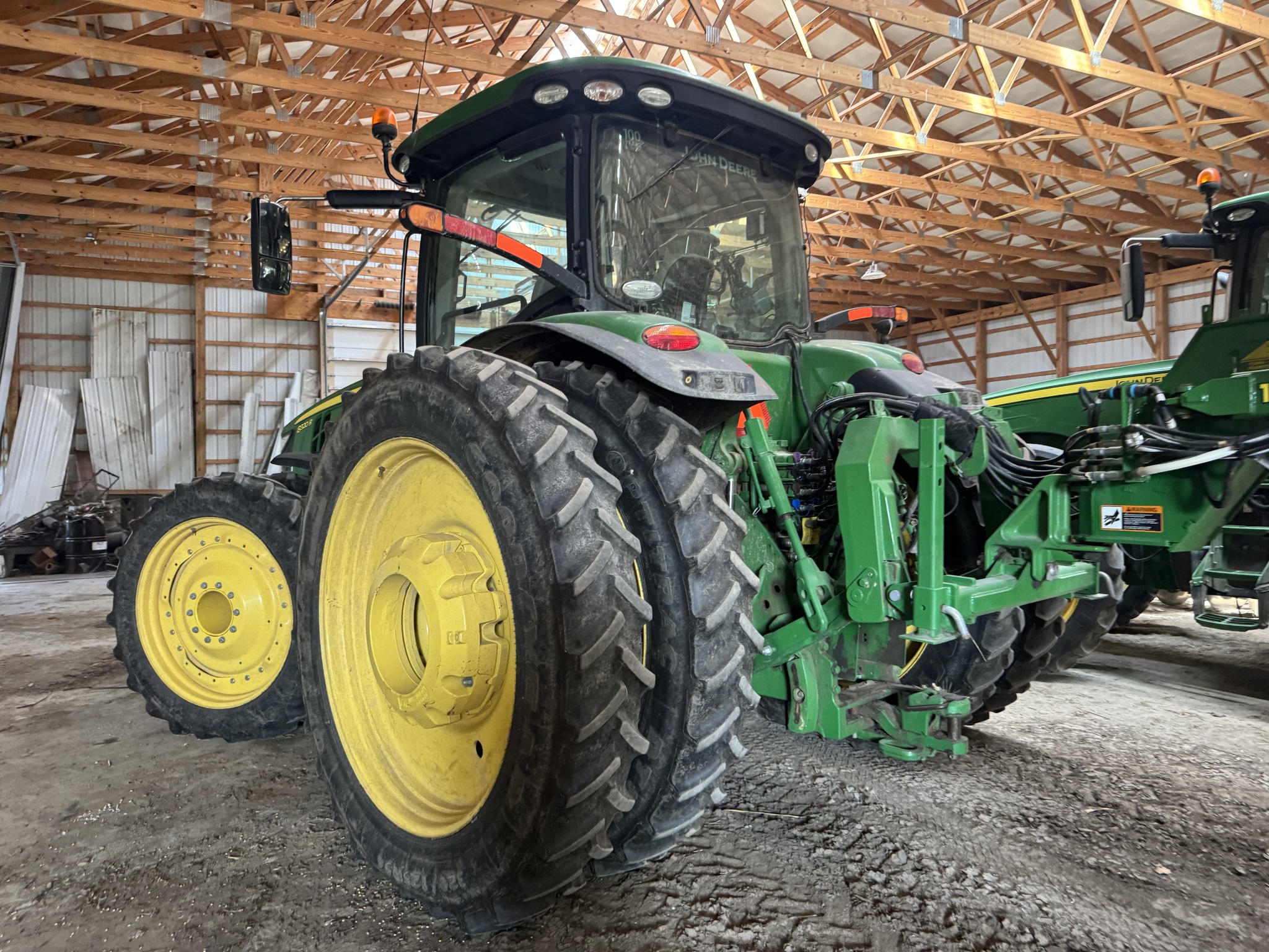 2018 John Deere 8320R Image 3