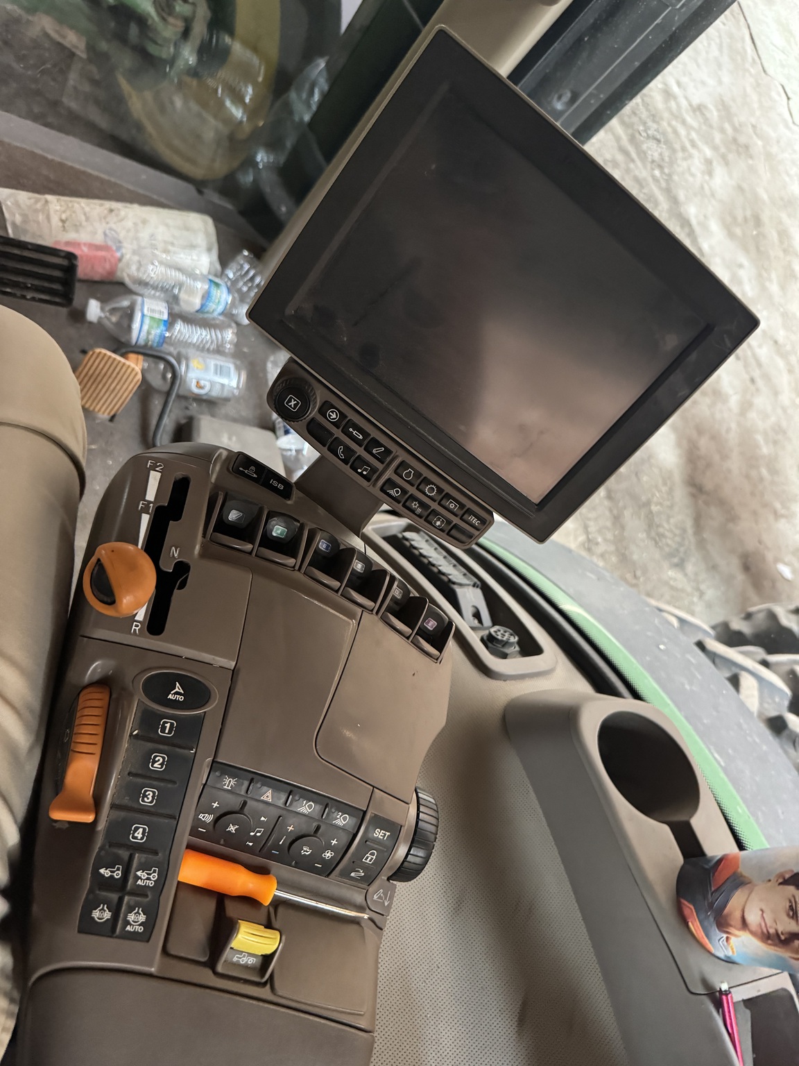 2018 John Deere 8320R Image 8