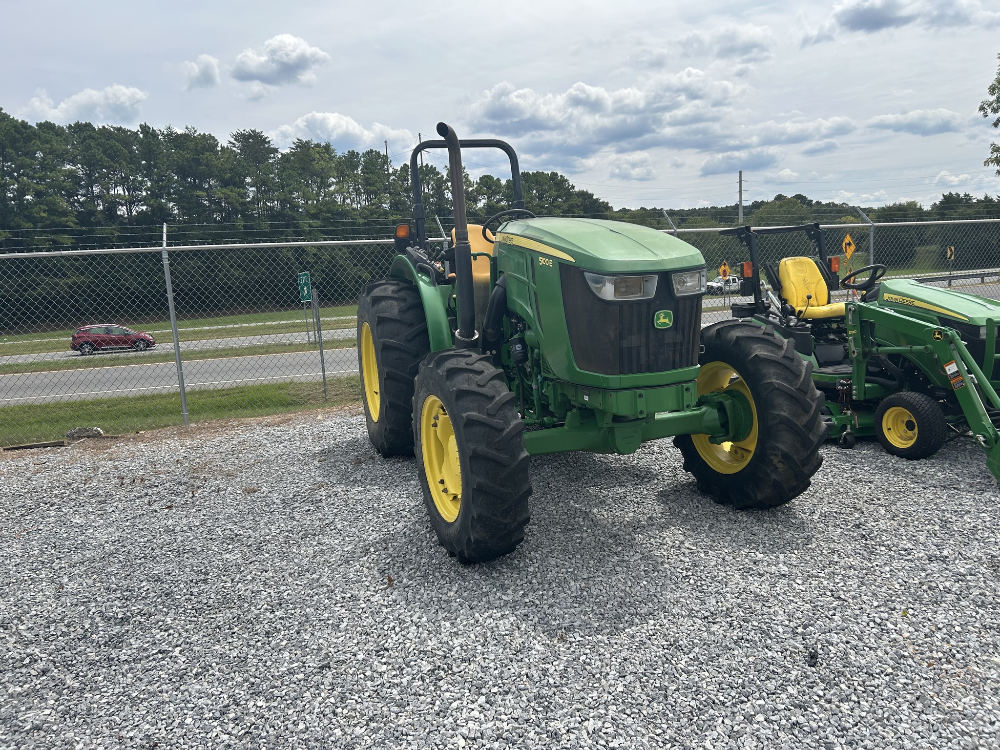 2019 John Deere 5100E Image 2