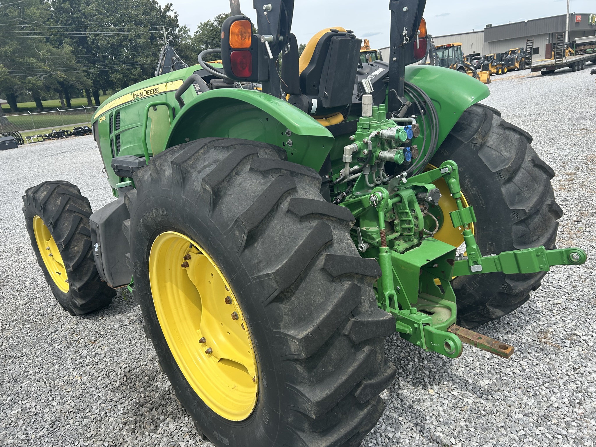 2019 John Deere 5100E Image 4
