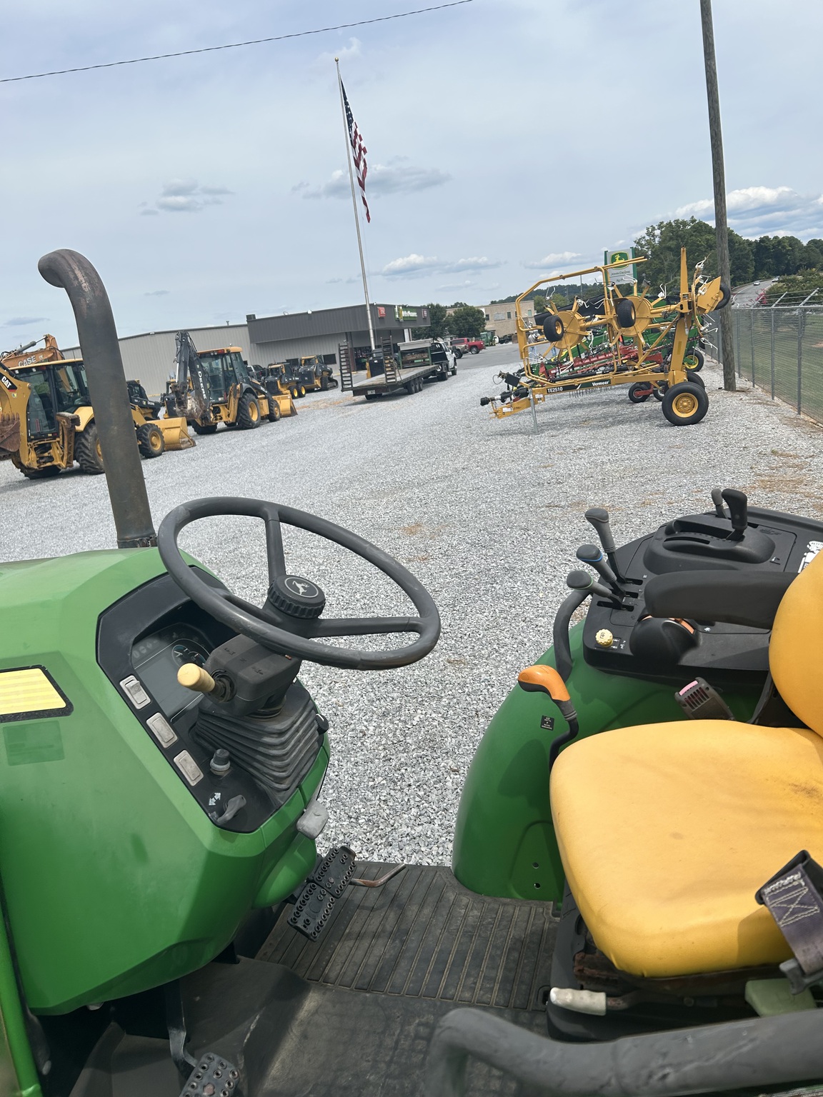 2019 John Deere 5100E Image 5