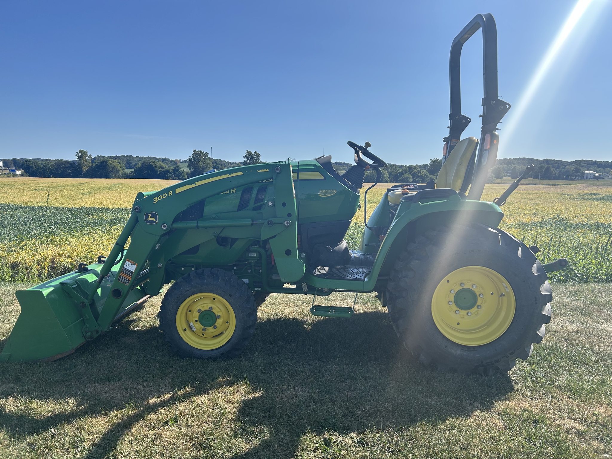 2021 John Deere 3033R Image 1