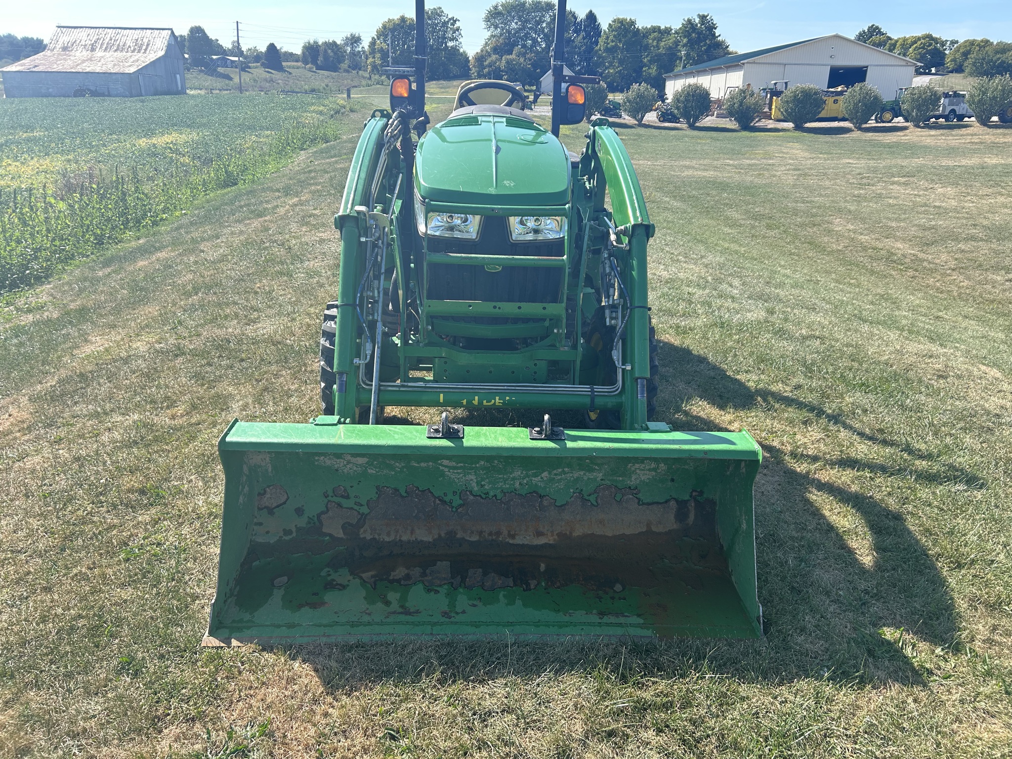 2021 John Deere 3033R Image 4