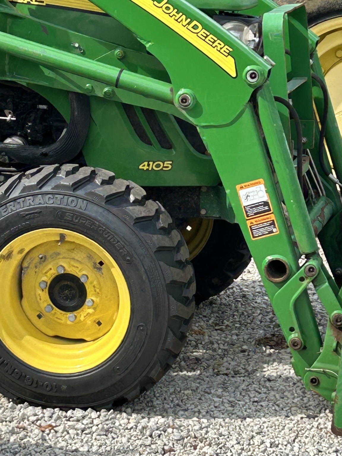 2016 John Deere 4105 Image 3