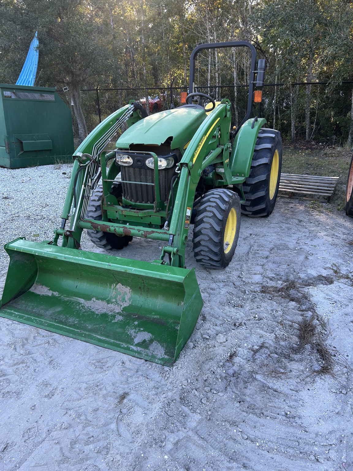2016 John Deere 4105 Image 3