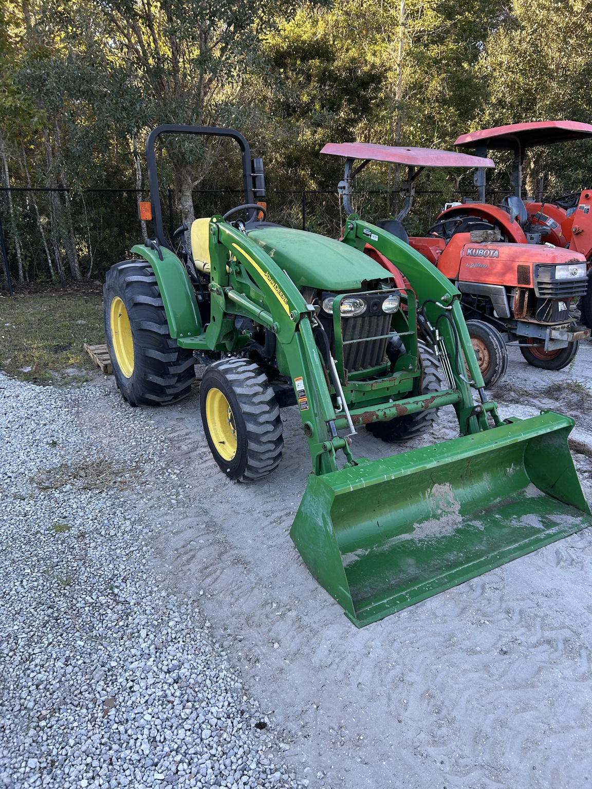 2016 John Deere 4105 Image 2