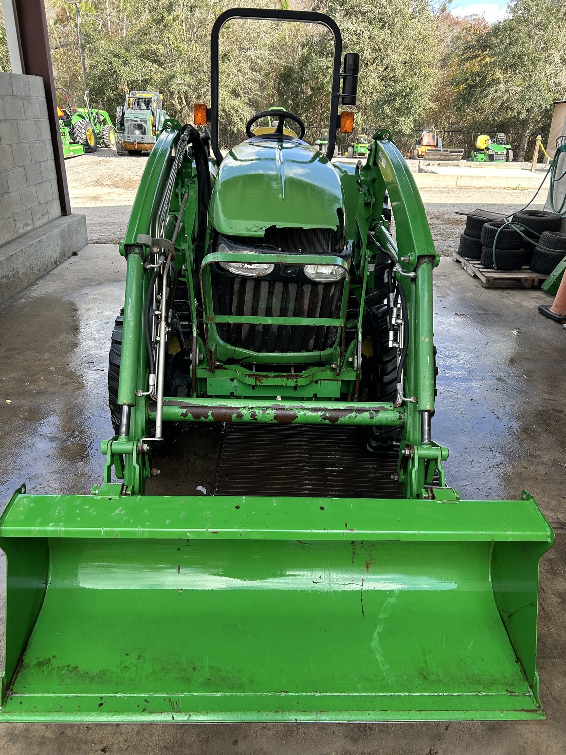 2016 John Deere 4105 Image 12