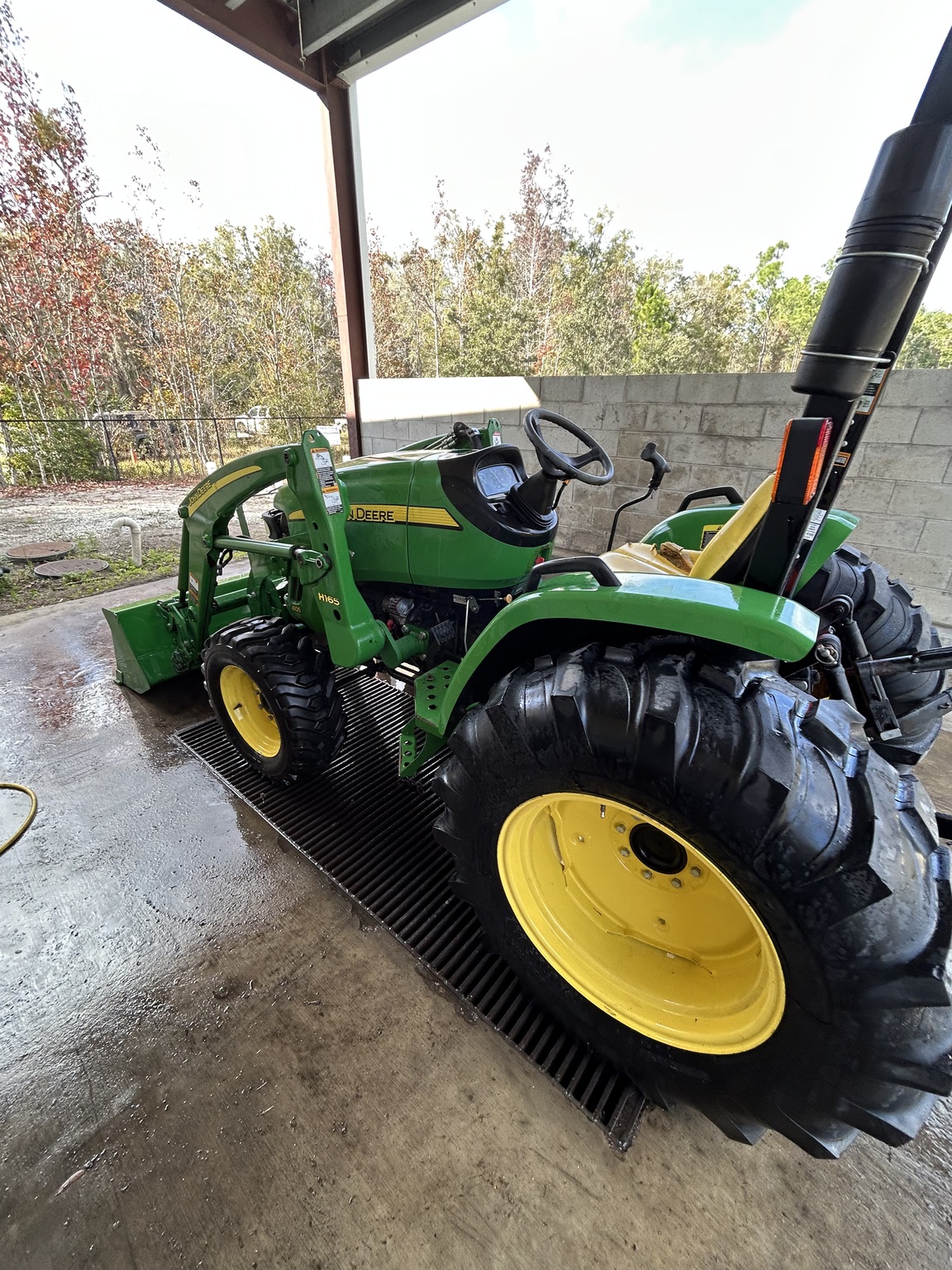 2016 John Deere 4105 Image 14