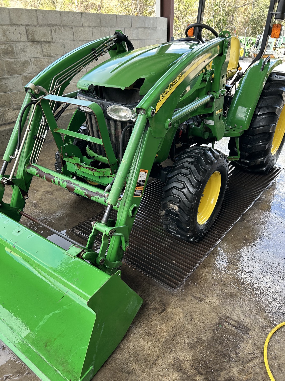 2016 John Deere 4105 Image 13