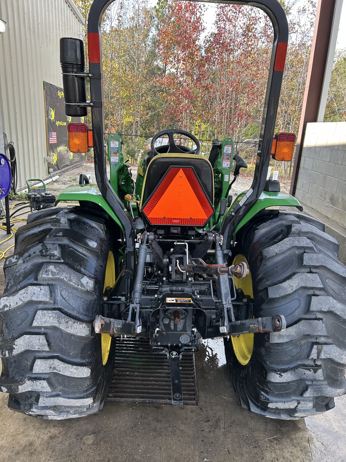 2016 John Deere 4105 Image 15