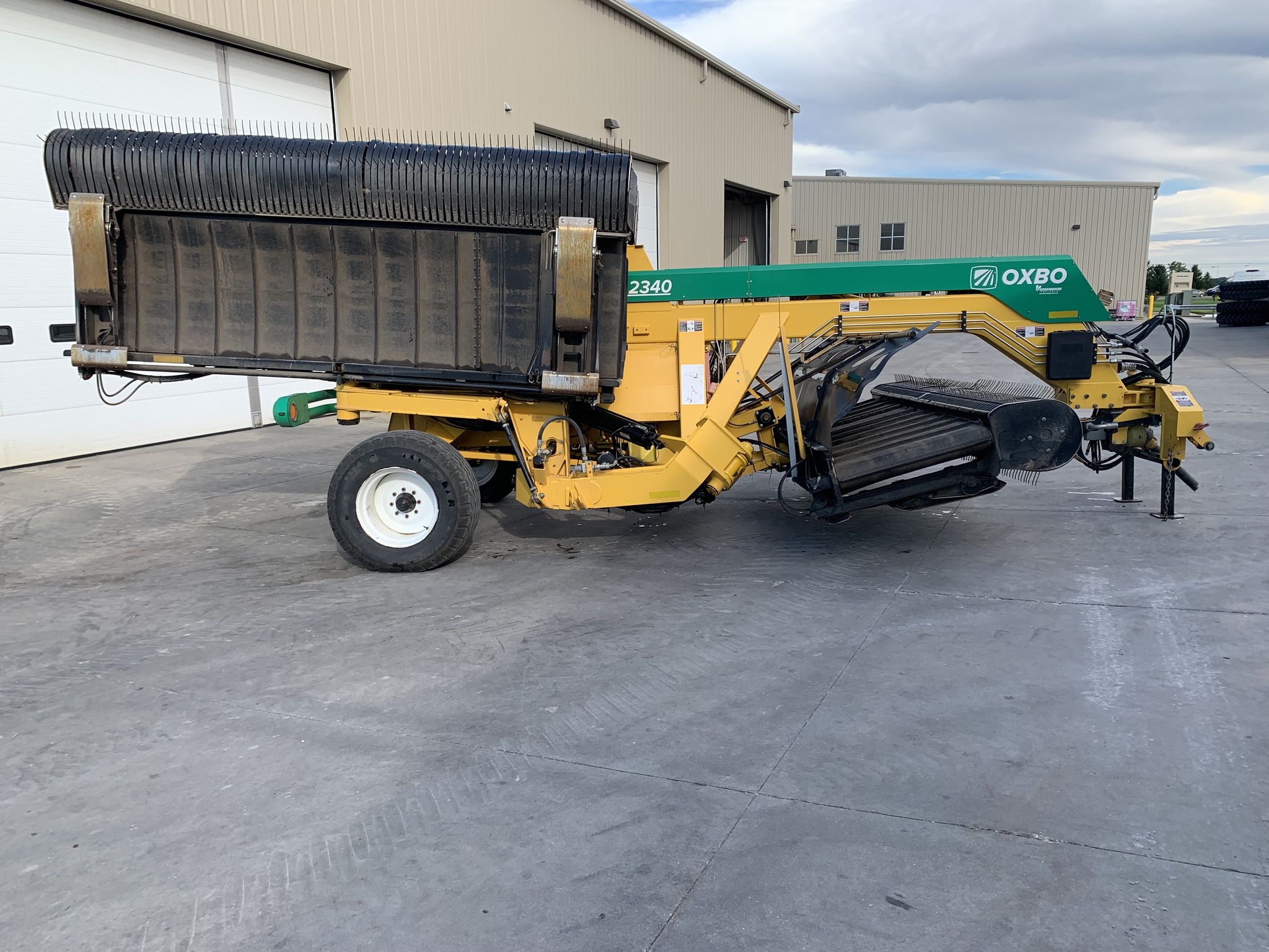 2021 Oxbo 2340 Image 2