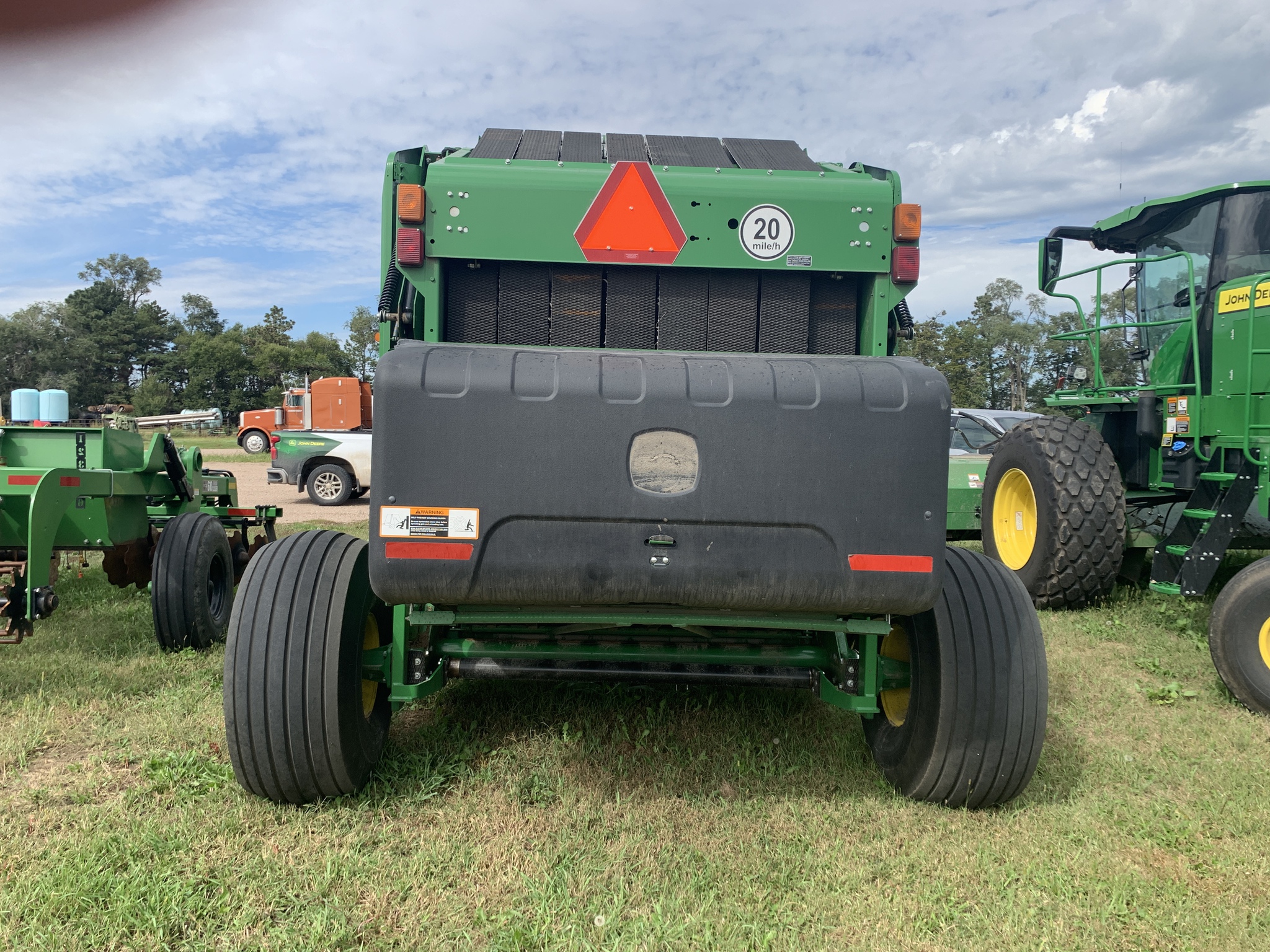 2022 John Deere 560M Image 4