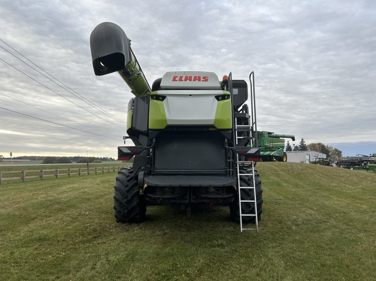 2023 Claas 8700TT Image 4