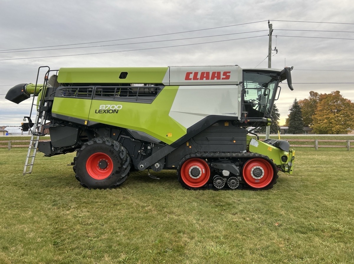 2023 Claas 8700TT Image 1