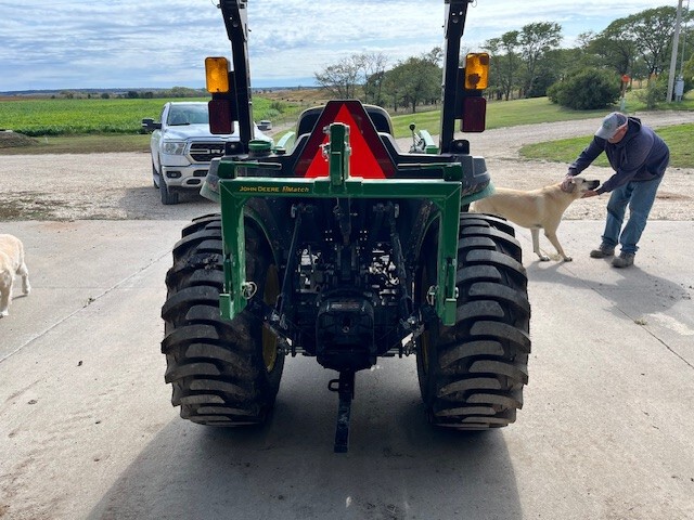 2022 John Deere 3038E Image 3