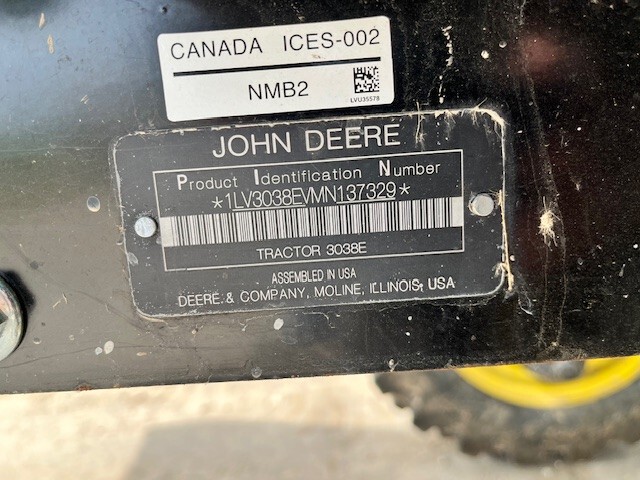 2022 John Deere 3038E Image 10