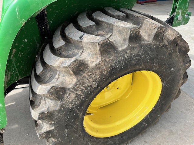 2022 John Deere 3038E Image 6