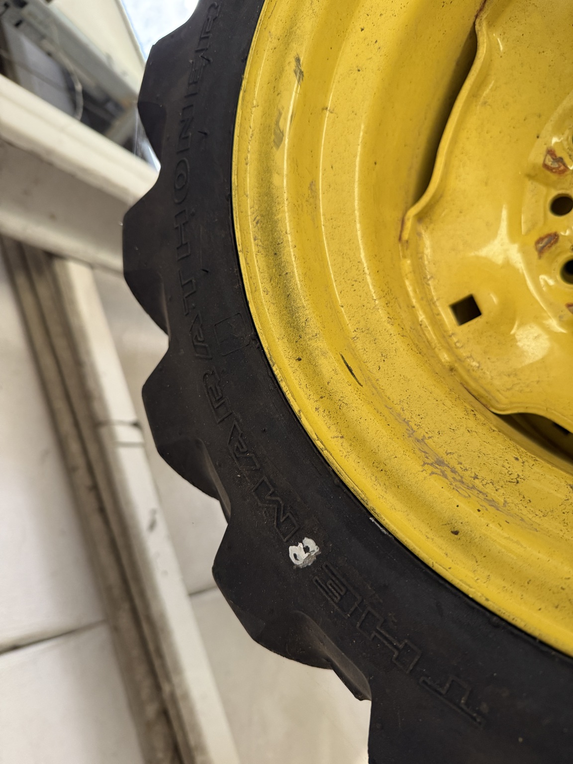 John Deere 14-17.5 NHS BLV10599 Image 4