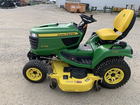 Photo of 2022 John Deere X739