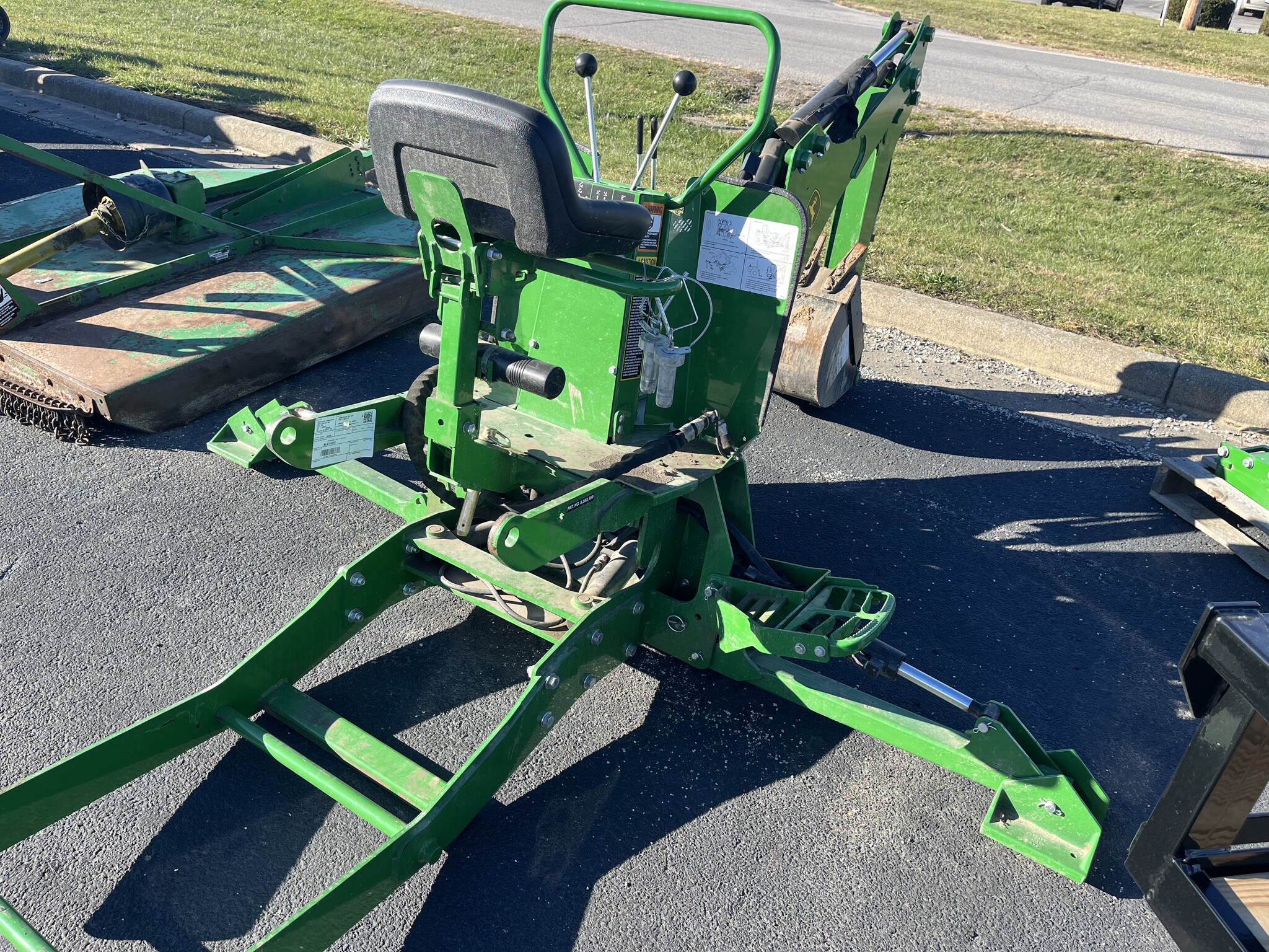 2022 John Deere 375A Backhoe (3R) Image 3
