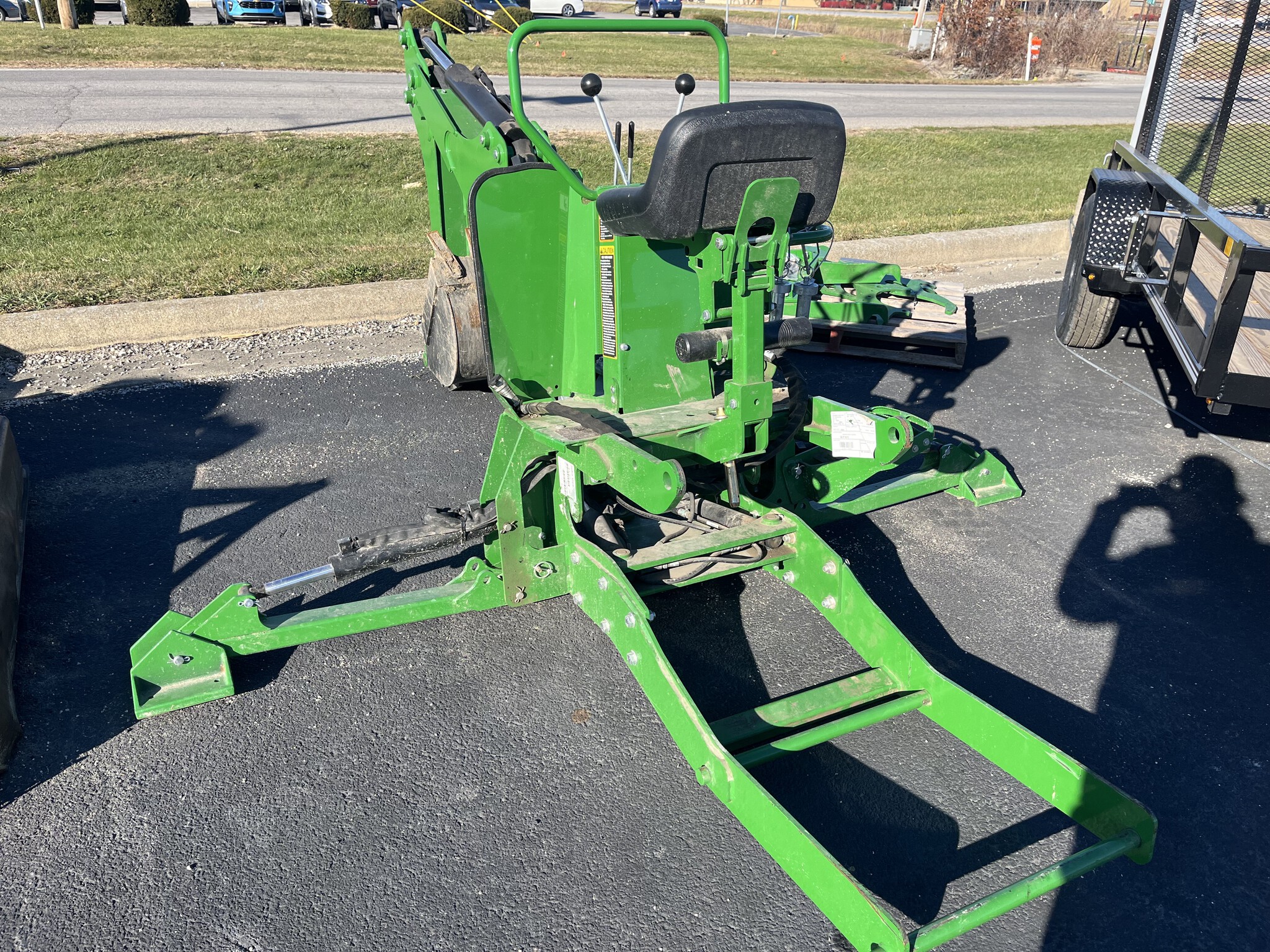 2022 John Deere 375A Backhoe (3R) Image 2