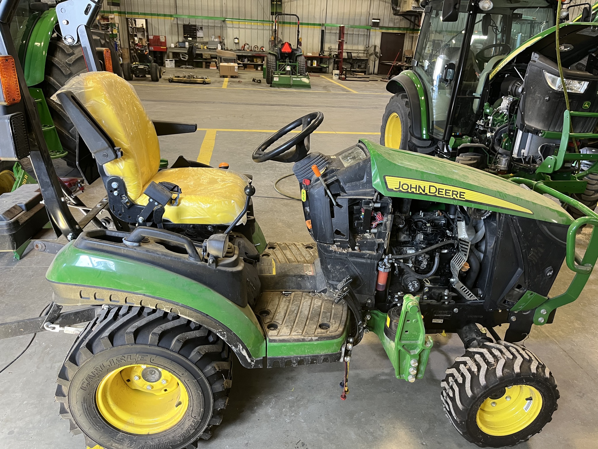 2019 John Deere 1025R Image 6